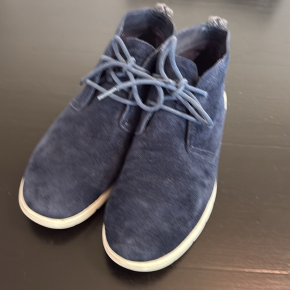 UGG Men's Navy Suede chukka boots shoes - Picture 2 of 8